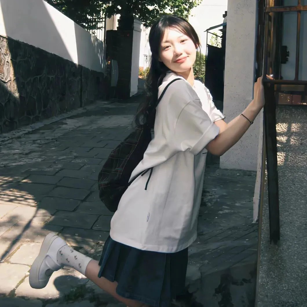 隔楼女孩：我们之间的层距